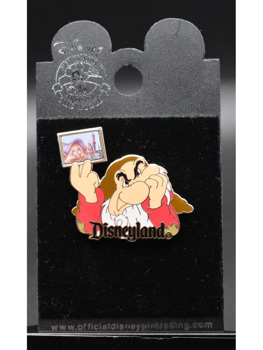 Disney Snow White Grumpy Holding a Picture of Dopey Photo Disneyland Pin (C6)